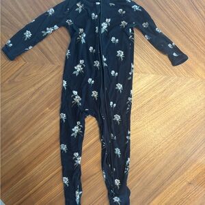 Kyte Baby | Zippered Footie in Midnight Magnolia | sz 18-24 M